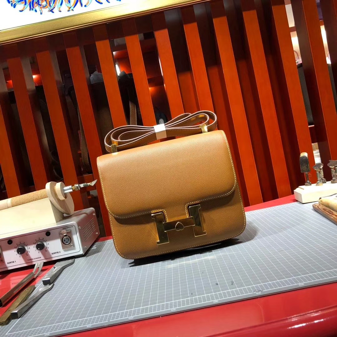 爱马仕康斯坦包尺寸 Hermes Constance24CM CK75土黄色原厂掌纹牛皮 金扣
