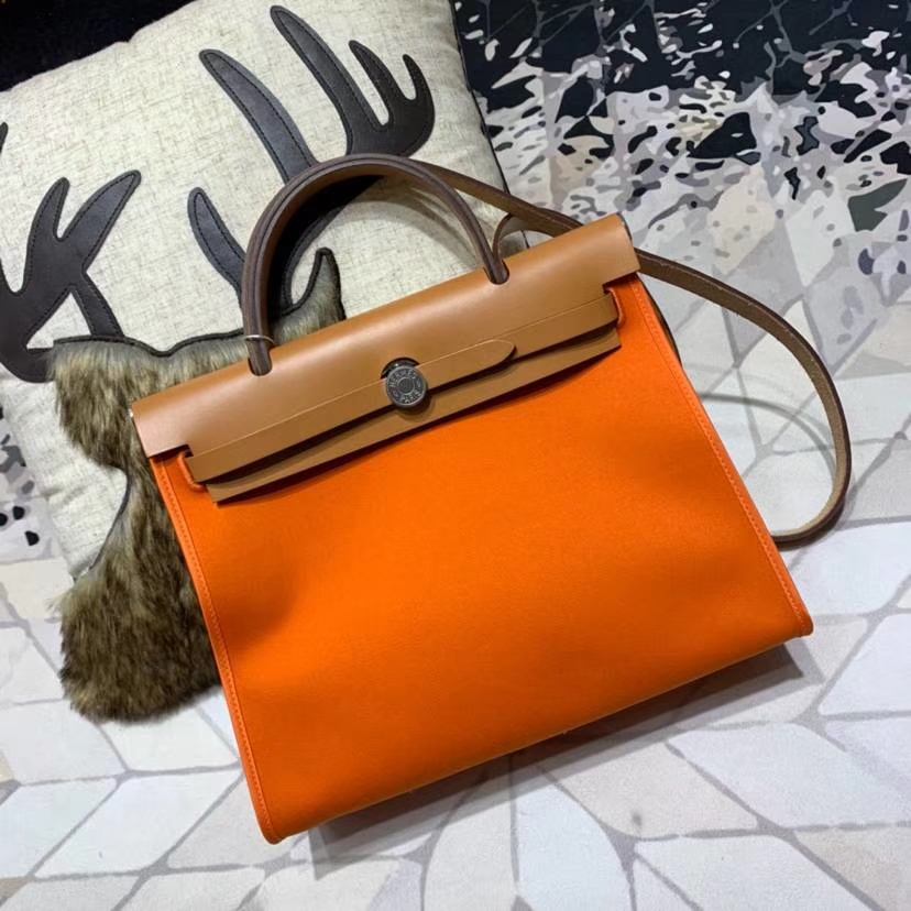 爱马仕新款女包 Hermes Herbag31CM 橙色帆布拼马鞍皮手提单肩包 银扣