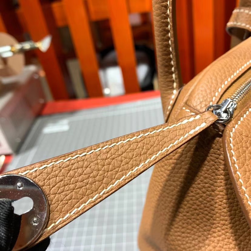 厂家直销 Hermes爱马仕土黄色原厂Togo牛皮琳迪包Lindy26CM 银扣