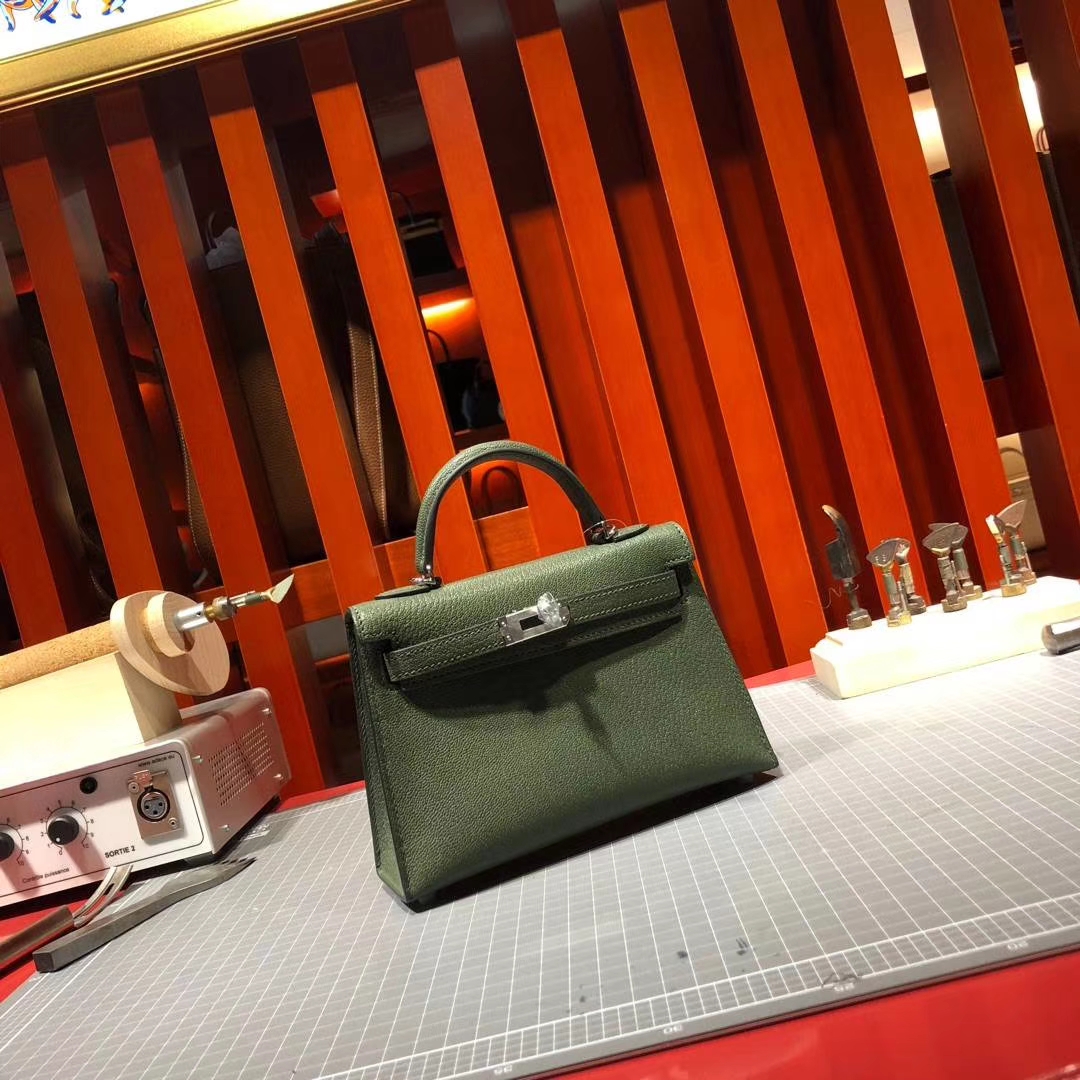 Hermes Minikelly2代 爱马仕英国绿顶级山羊皮迷你凯莉包2代手拿包 银扣