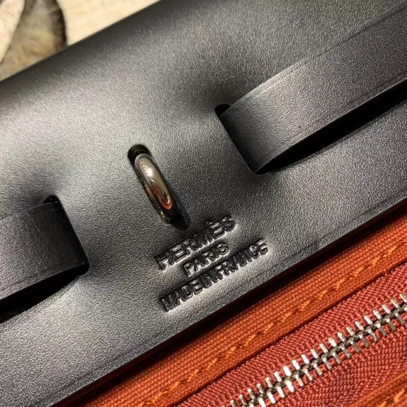 纯手工缝制 Hermes Herbag31CM 爱马仕古铜色帆布拼黑色马鞍皮手提包 银扣