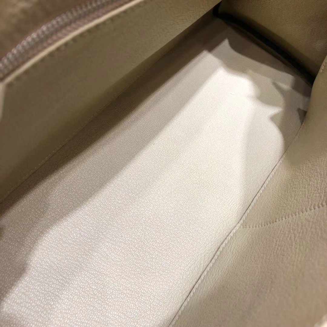 广州包包批发 Hermes爱马仕浅灰色原厂Togo小牛皮凯莉包Kelly32CM 银扣