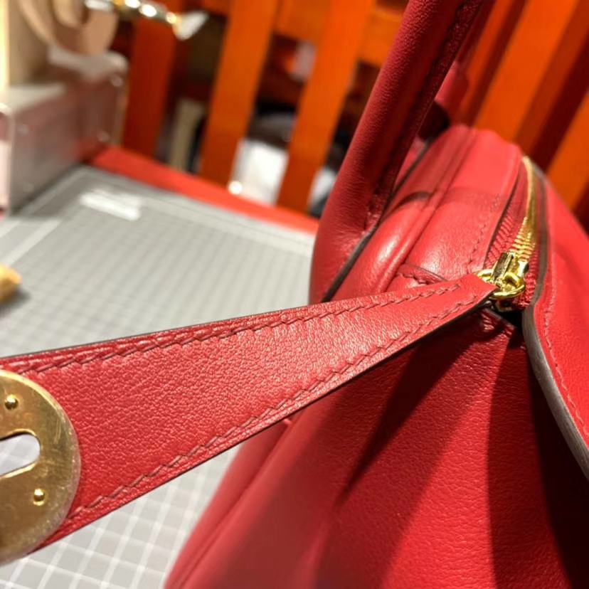 Hermes女包价格 爱马仕原厂御用Swift牛皮琳迪包Lindy26CM 宝石红 金扣