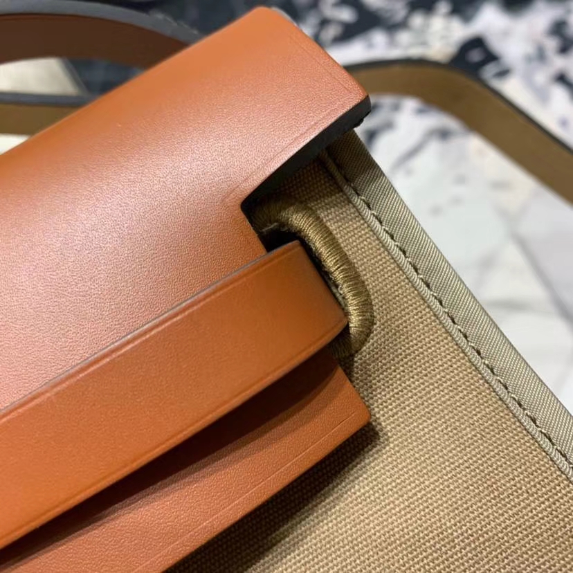 爱马仕女包价格 Hermes Herbag31CM 休闲风衣灰帆布拼马鞭皮手提包