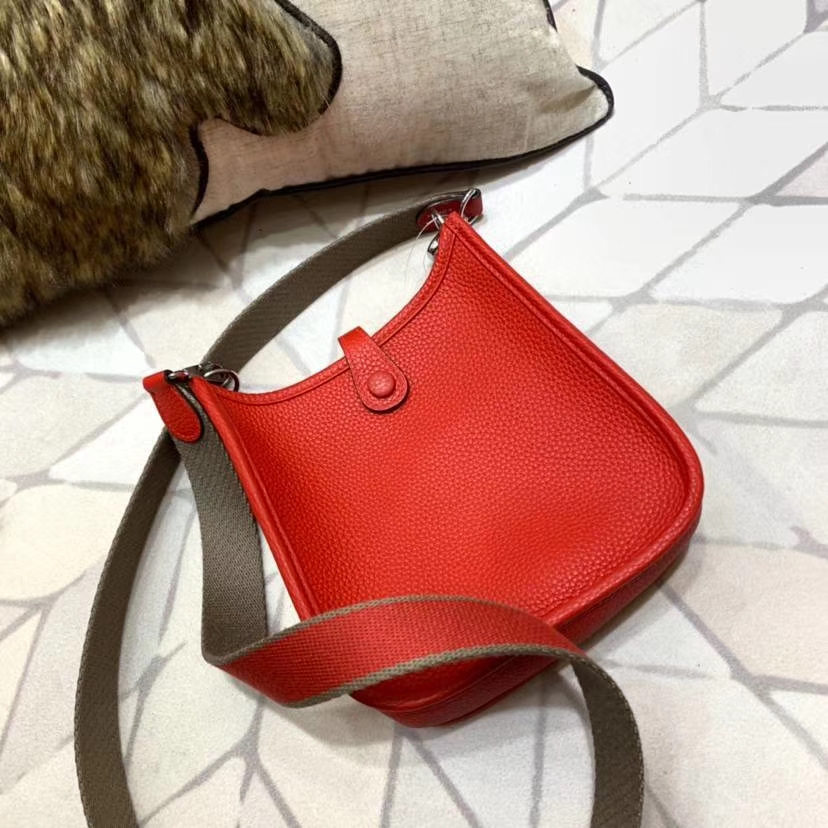 爱马仕斜挎女包 Hermes Evelyne17CM 大红色原厂Togo牛皮伊芙林包 银扣