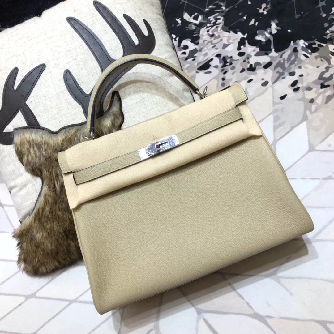 广州包包批发 Hermes爱马仕浅灰色原厂Togo小牛皮凯莉包Kelly32CM 银扣