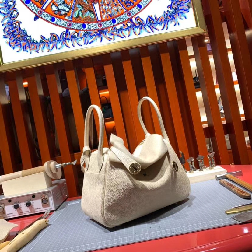 爱马仕琳迪包价格 Hermes Lindy26CM 羊毛白原厂御用Togo牛皮 金扣