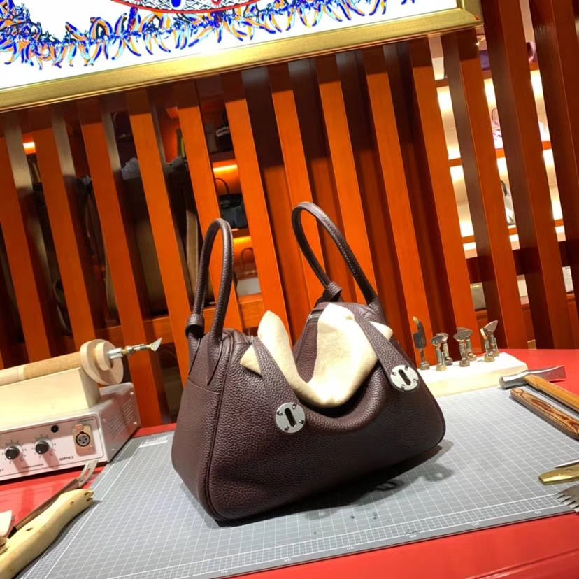 爱马仕Lindy包包 Hermes原厂御用Togo牛皮琳迪包Lindy26CM 波尔多酒红 银扣