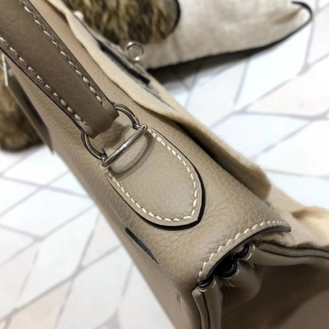 纯手工制作 Hermes爱马仕浅灰色原厂御用Togo牛皮凯莉包Kelly32CM 银扣