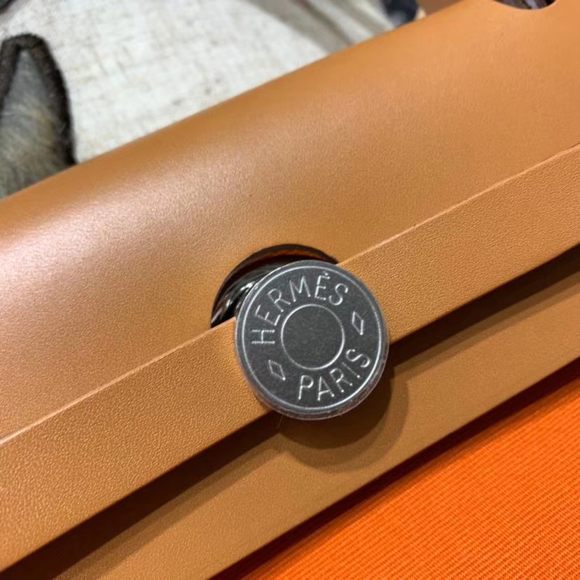 爱马仕新款女包 Hermes Herbag31CM 橙色帆布拼马鞍皮手提单肩包 银扣