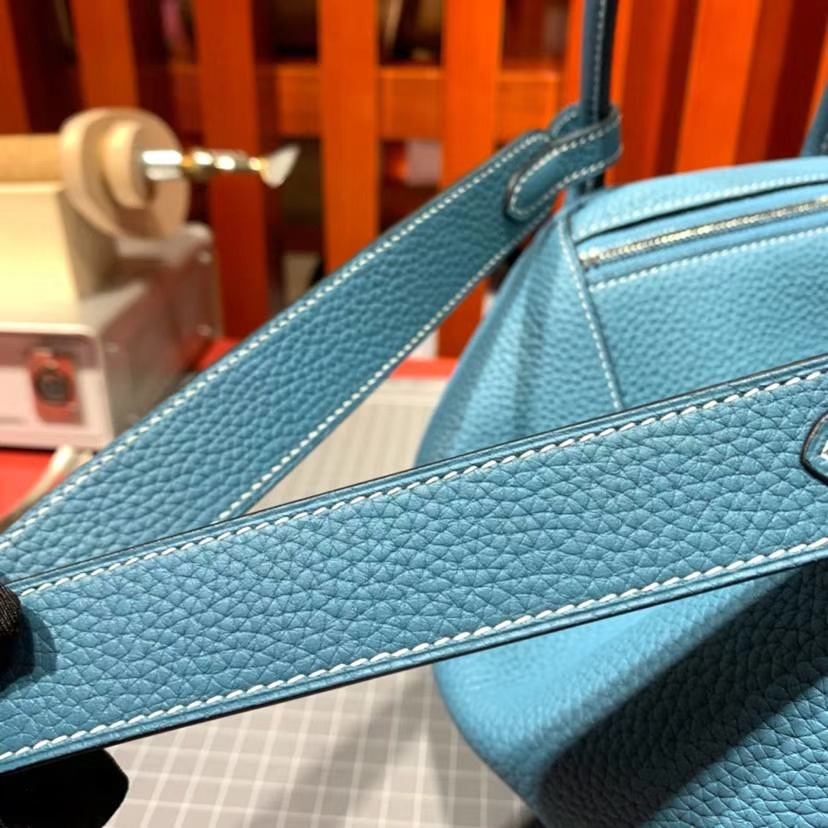 爱马仕包包官网 Hermes Lindy26CM 牛仔蓝原厂Togo牛皮琳迪包 金扣