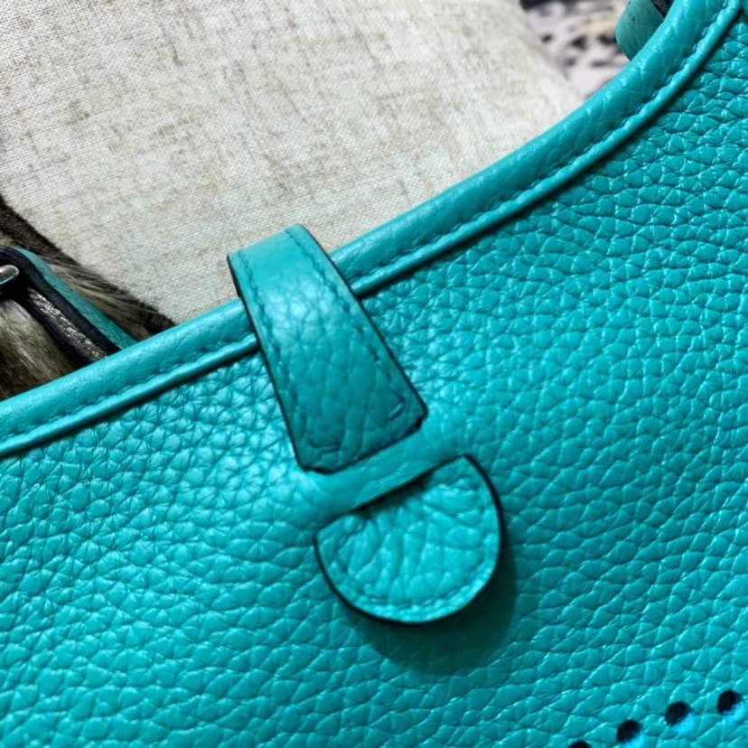 爱马仕包包官网 Hermes Evelyne17CM 孔雀蓝原厂Togo牛皮伊芙林斜挎包
