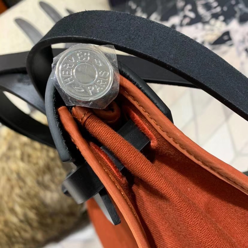 纯手工缝制 Hermes Herbag31CM 爱马仕古铜色帆布拼黑色马鞍皮手提包 银扣