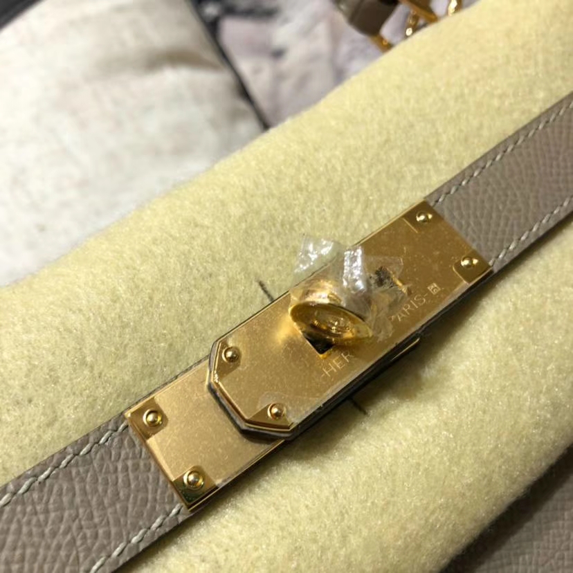 广州白云皮具城 Hermes爱马仕浅灰色进口Epsom牛皮凯莉包Kelly28CM 金扣