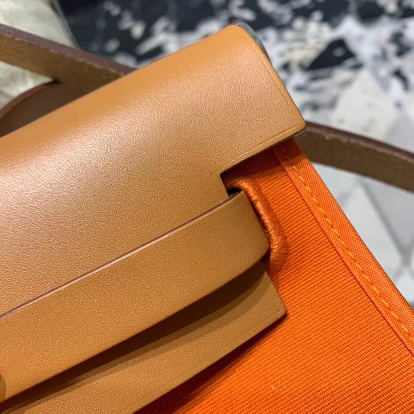 爱马仕新款女包 Hermes Herbag31CM 橙色帆布拼马鞍皮手提单肩包 银扣