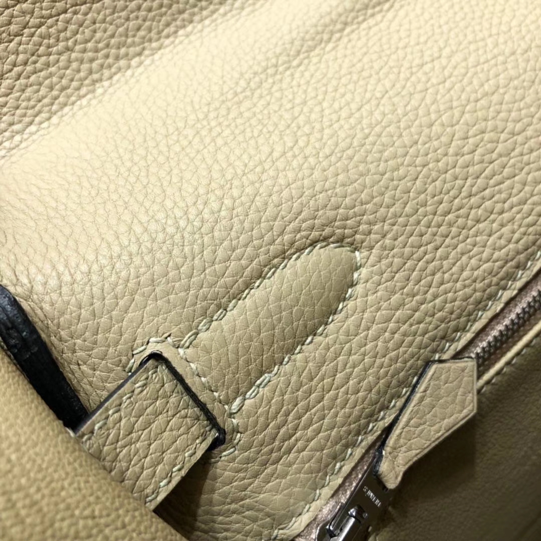 广州包包批发 Hermes爱马仕浅灰色原厂Togo小牛皮凯莉包Kelly32CM 银扣