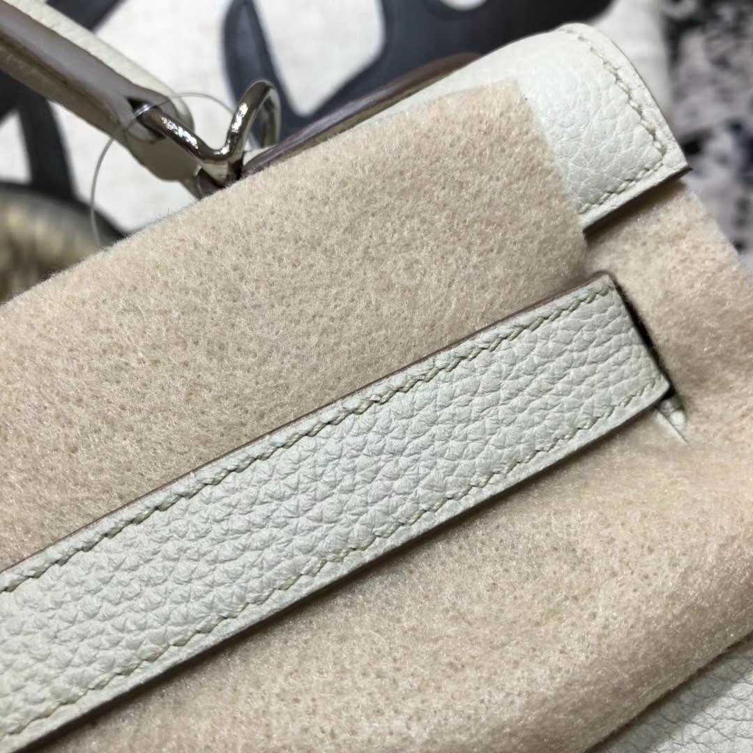 爱马仕Kelly包包 Hermes奶昔白原厂Togo小牛皮凯莉包Kelly32CM 银扣