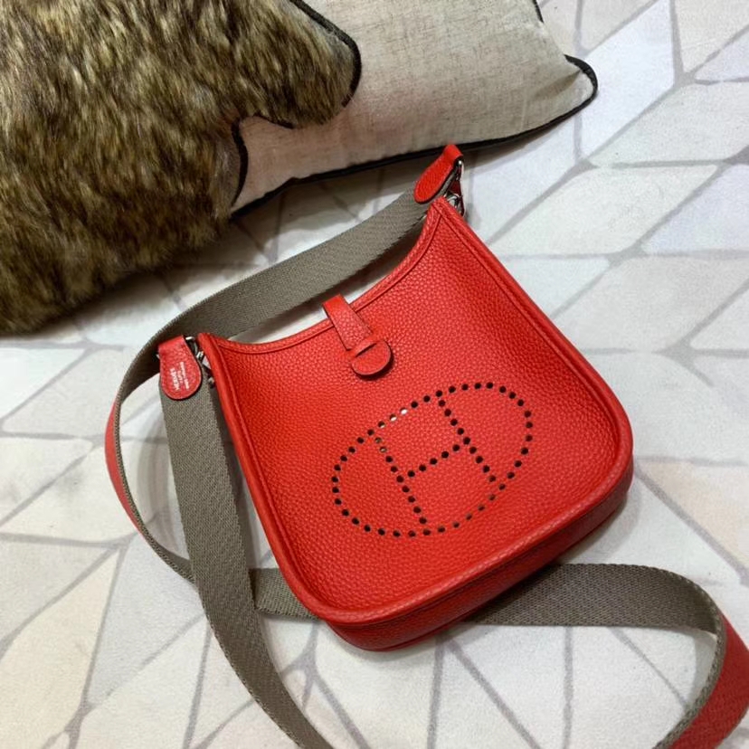 爱马仕斜挎女包 Hermes Evelyne17CM 大红色原厂Togo牛皮伊芙林包 银扣