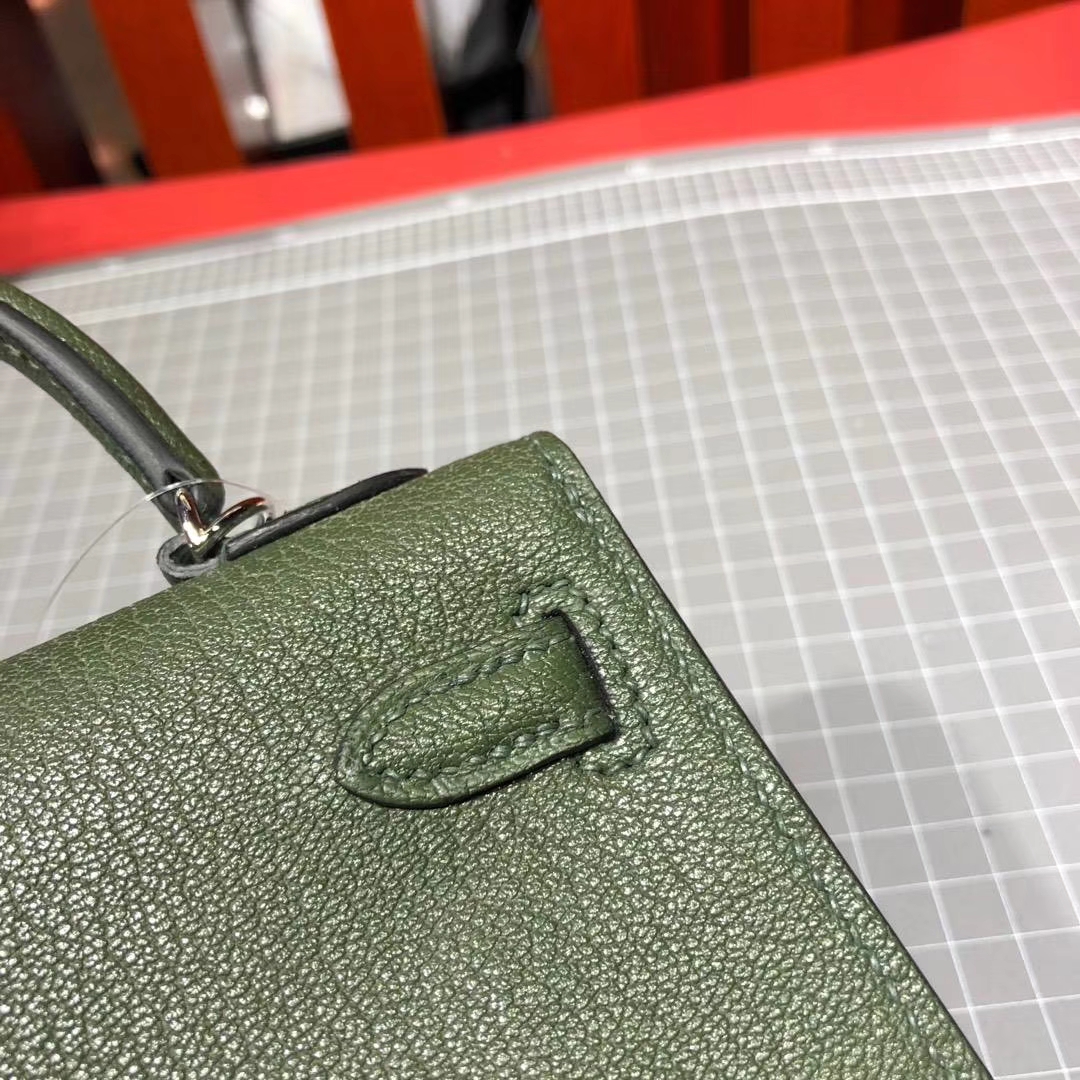 Hermes Minikelly2代 爱马仕英国绿顶级山羊皮迷你凯莉包2代手拿包 银扣