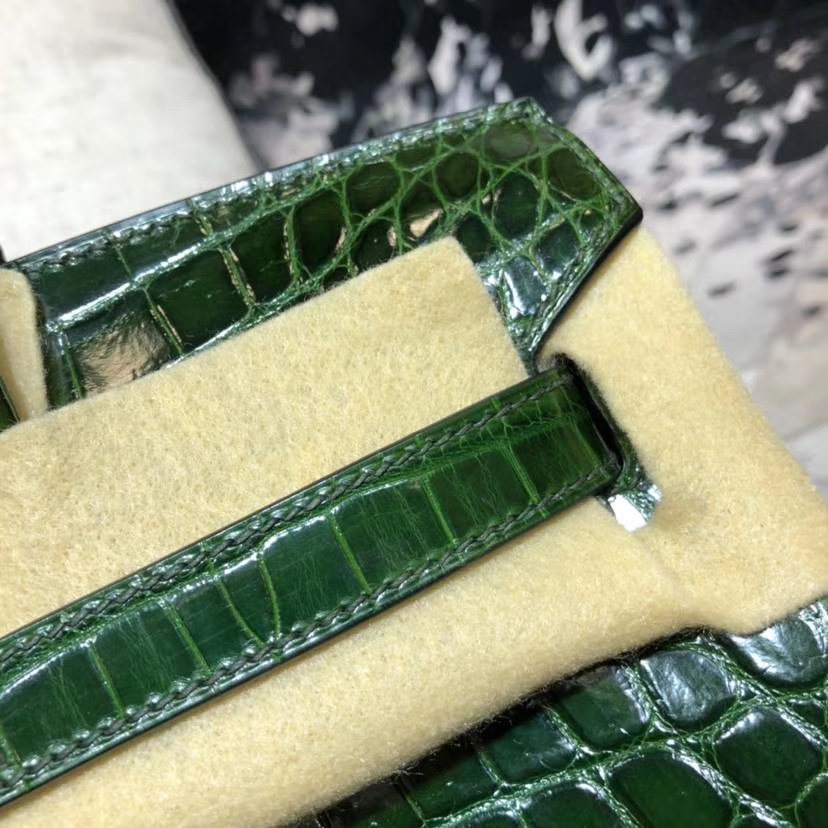 爱马仕女包价格 Hermes Birkin30CM 祖母绿亮光尼罗鳄鱼皮铂金包 金扣
