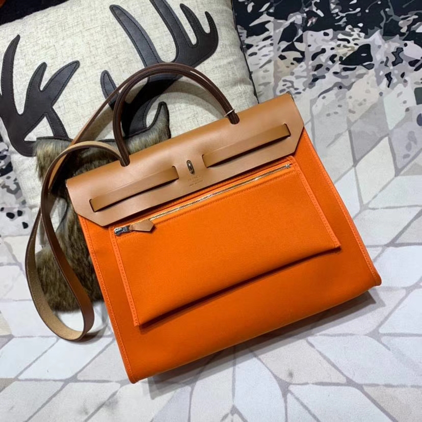 爱马仕新款女包 Hermes Herbag31CM 橙色帆布拼马鞍皮手提单肩包 银扣