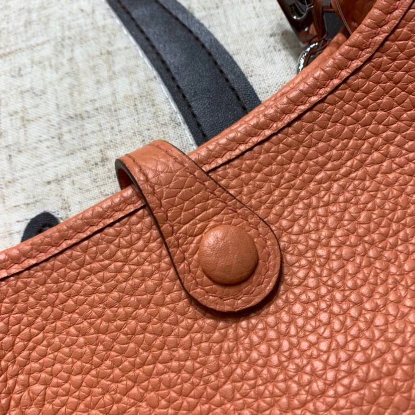 爱马仕包包价格 Hermes Evelyne17CM 龙虾粉原厂御用Togo牛皮斜挎包