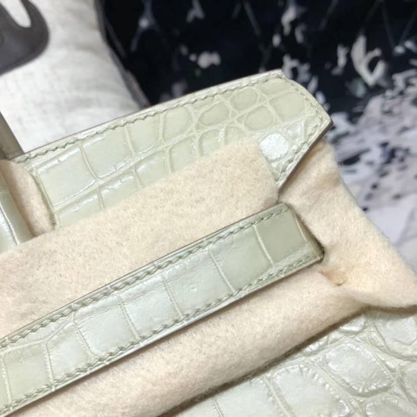 爱马仕铂金包价格 Hermes奶油灰亚光鳄鱼皮Birkin30CM 银扣