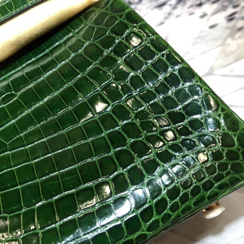 爱马仕女包价格 Hermes Birkin30CM 祖母绿亮光尼罗鳄鱼皮铂金包 金扣