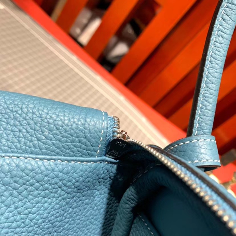 爱马仕包包官网 Hermes Lindy26CM 牛仔蓝原厂Togo牛皮琳迪包 金扣