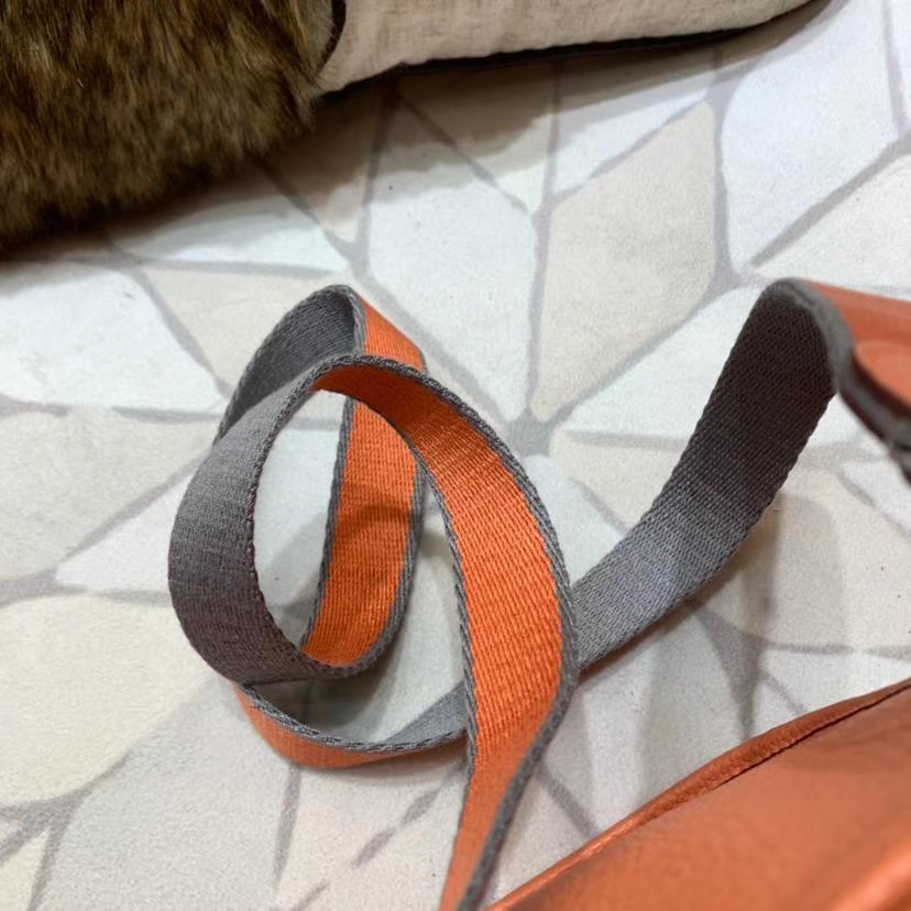 爱马仕包包价格 Hermes Evelyne17CM 龙虾粉原厂御用Togo牛皮斜挎包