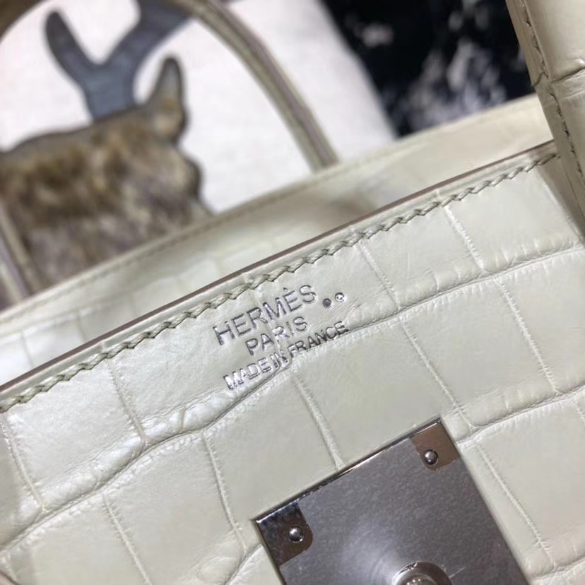 爱马仕铂金包价格 Hermes奶油灰亚光鳄鱼皮Birkin30CM 银扣