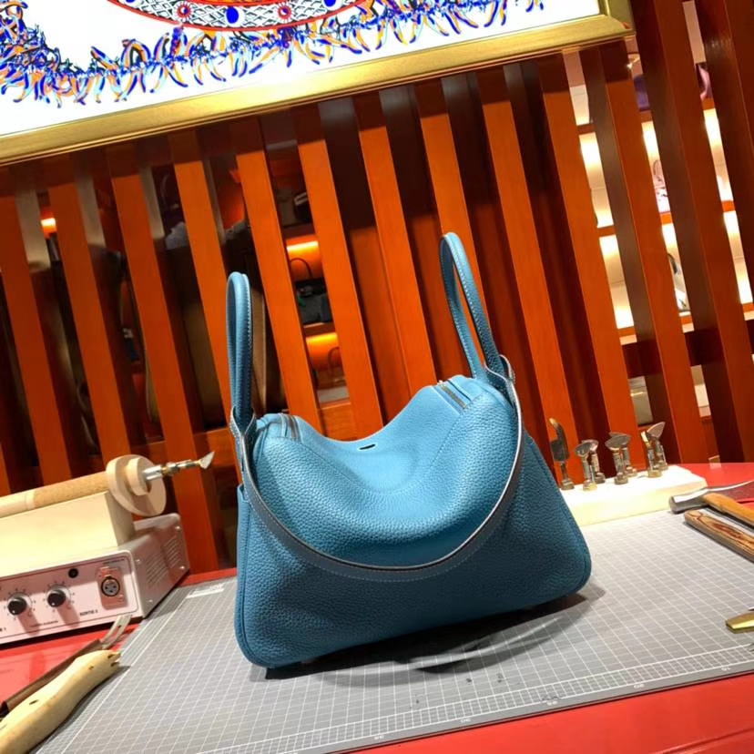 爱马仕包包官网 Hermes Lindy26CM 牛仔蓝原厂Togo牛皮琳迪包 金扣