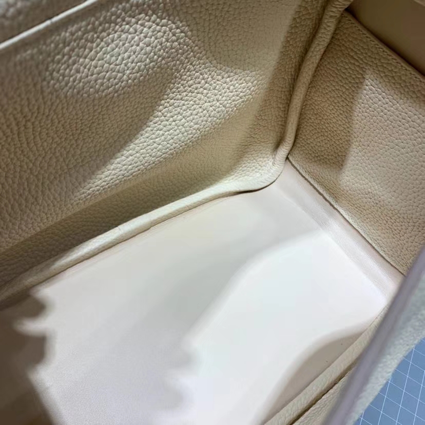 爱马仕琳迪包价格 Hermes Lindy26CM 羊毛白原厂御用Togo牛皮 金扣
