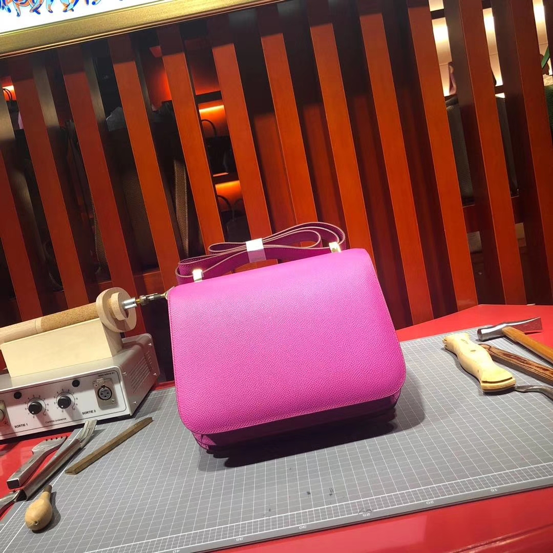 Hermes Constance24CM 爱马仕玉兰粉顶级掌纹牛皮康斯坦包空姐包 金扣