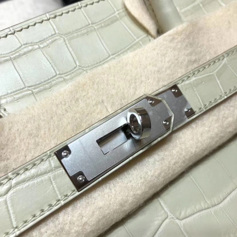 爱马仕铂金包价格 Hermes奶油灰亚光鳄鱼皮Birkin30CM 银扣