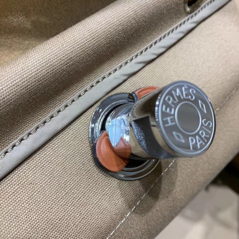 爱马仕女包价格 Hermes Herbag31CM 休闲风衣灰帆布拼马鞭皮手提包