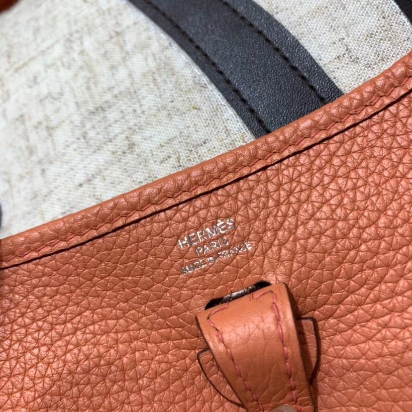 爱马仕包包价格 Hermes Evelyne17CM 龙虾粉原厂御用Togo牛皮斜挎包