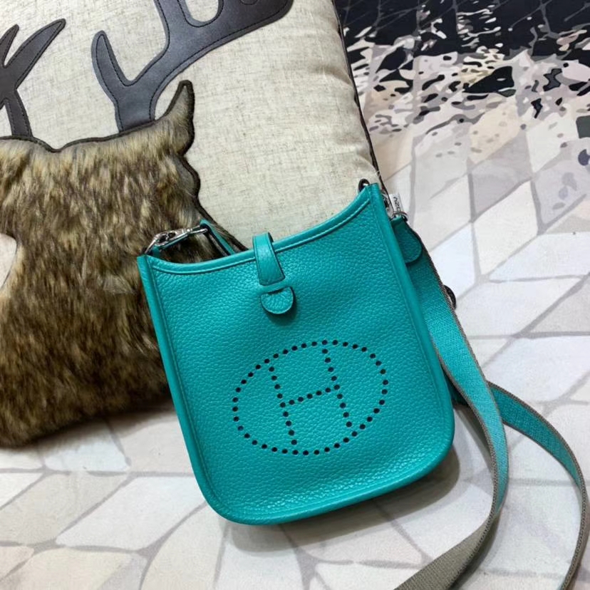 爱马仕包包官网 Hermes Evelyne17CM 孔雀蓝原厂Togo牛皮伊芙林斜挎包