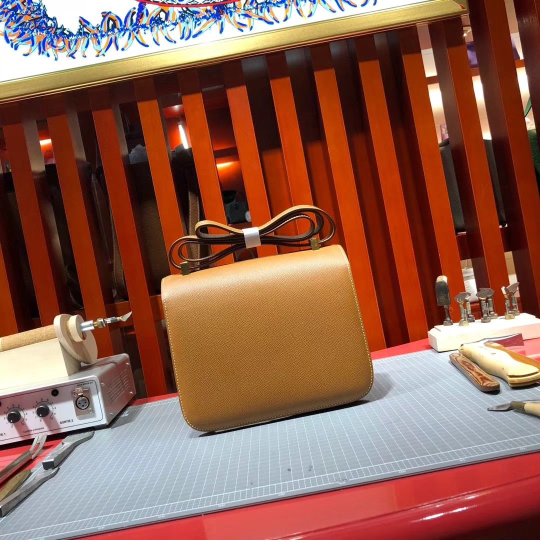 爱马仕康斯坦包尺寸 Hermes Constance24CM CK75土黄色原厂掌纹牛皮 金扣