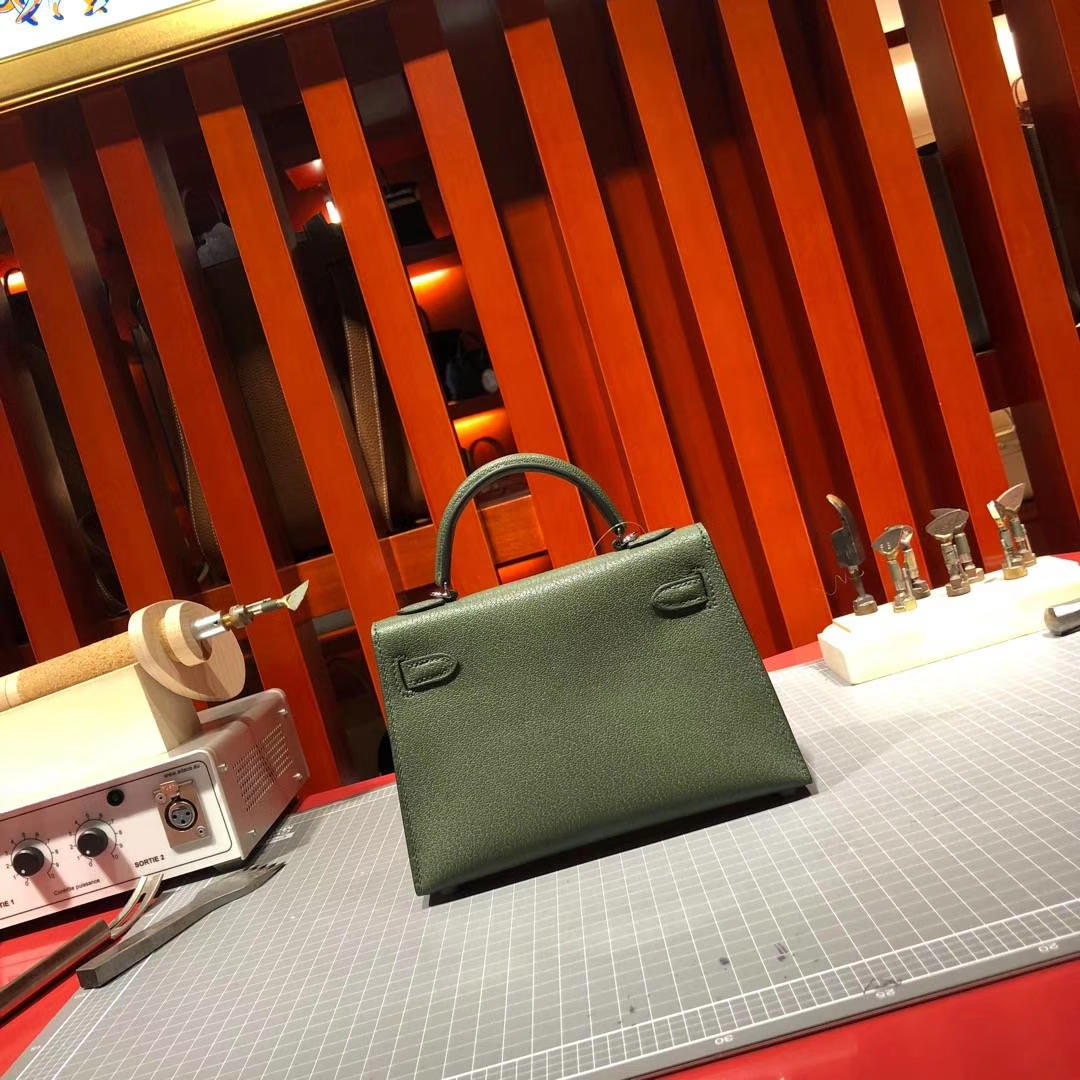 Hermes Minikelly2代 爱马仕英国绿顶级山羊皮迷你凯莉包2代手拿包 银扣