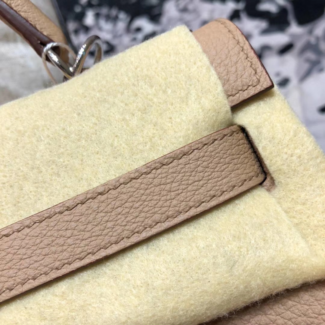 Hermes包包价格 爱马仕杏色原厂御用小牛皮Kelly32CM凯莉包 银扣