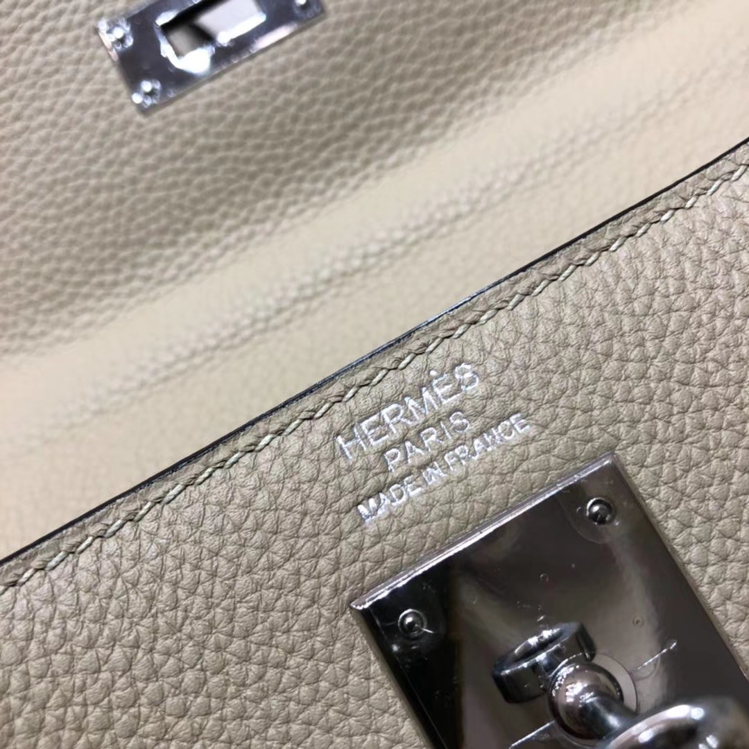 广州包包批发 Hermes爱马仕浅灰色原厂Togo小牛皮凯莉包Kelly32CM 银扣
