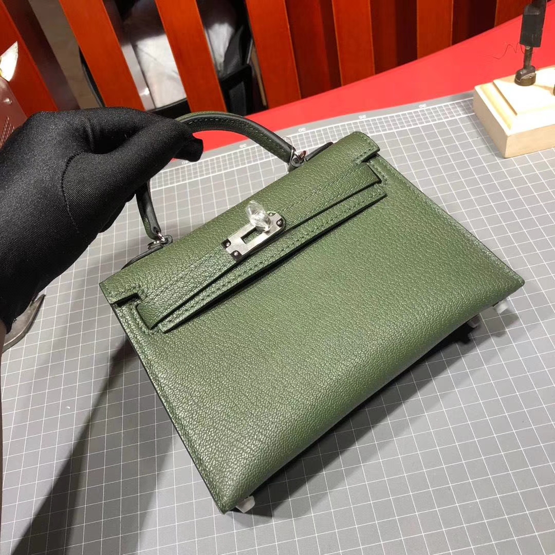 Hermes Minikelly2代 爱马仕英国绿顶级山羊皮迷你凯莉包2代手拿包 银扣