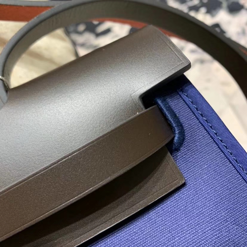 爱马仕新款包包 Hermes Herbag31CM 马鞍皮拼帆布宝石蓝手提单肩斜挎包