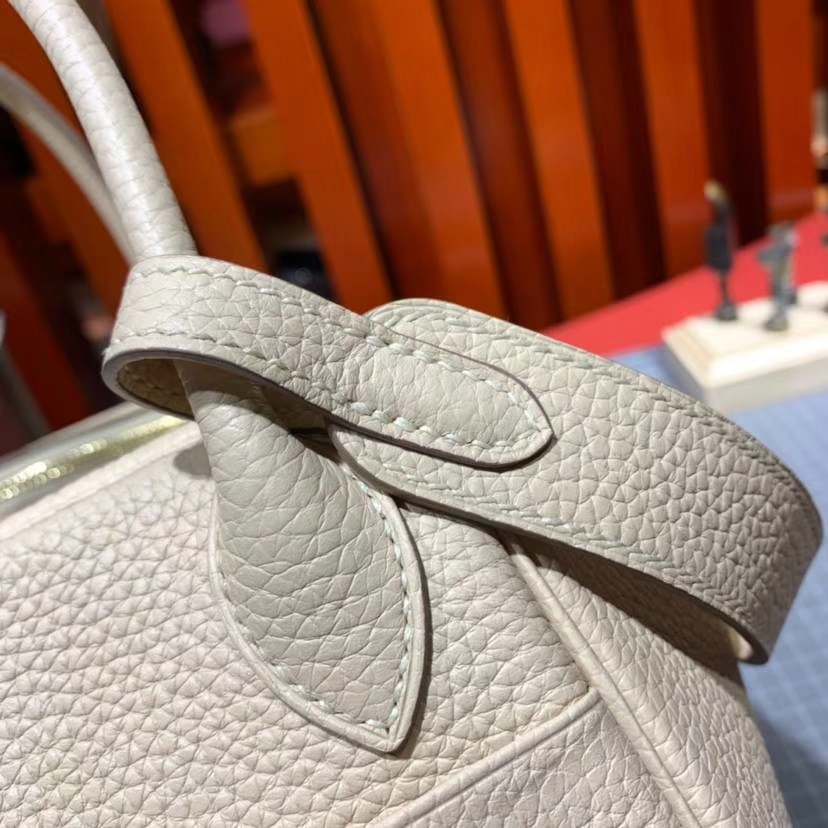 爱马仕琳迪包价格 Hermes Lindy26CM 羊毛白原厂御用Togo牛皮 金扣