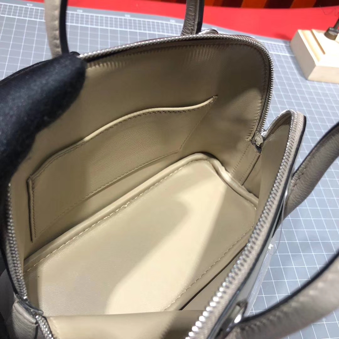 爱马仕包包定制 Hermes Mini Bolide 浅灰色山羊皮迷你保龄球包 银扣