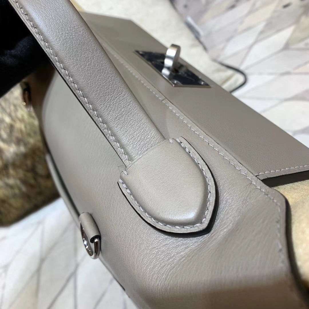 爱马仕女包价格 Hermes Kelly24-24 浅灰色Swift牛皮新款凯莉包 银扣