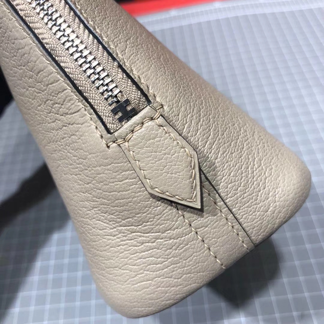 爱马仕包包定制 Hermes Mini Bolide 浅灰色山羊皮迷你保龄球包 银扣