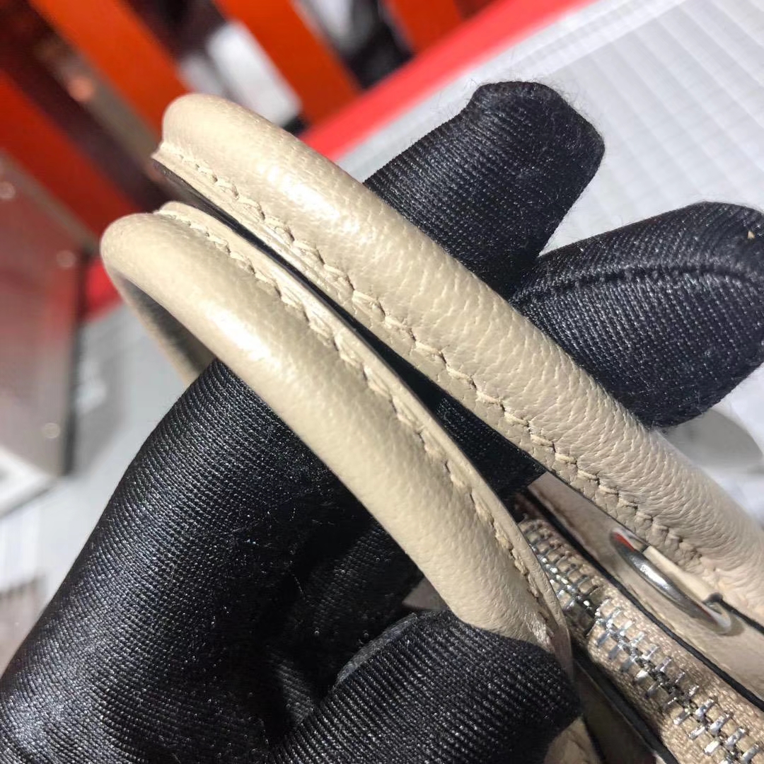 爱马仕包包定制 Hermes Mini Bolide 浅灰色山羊皮迷你保龄球包 银扣