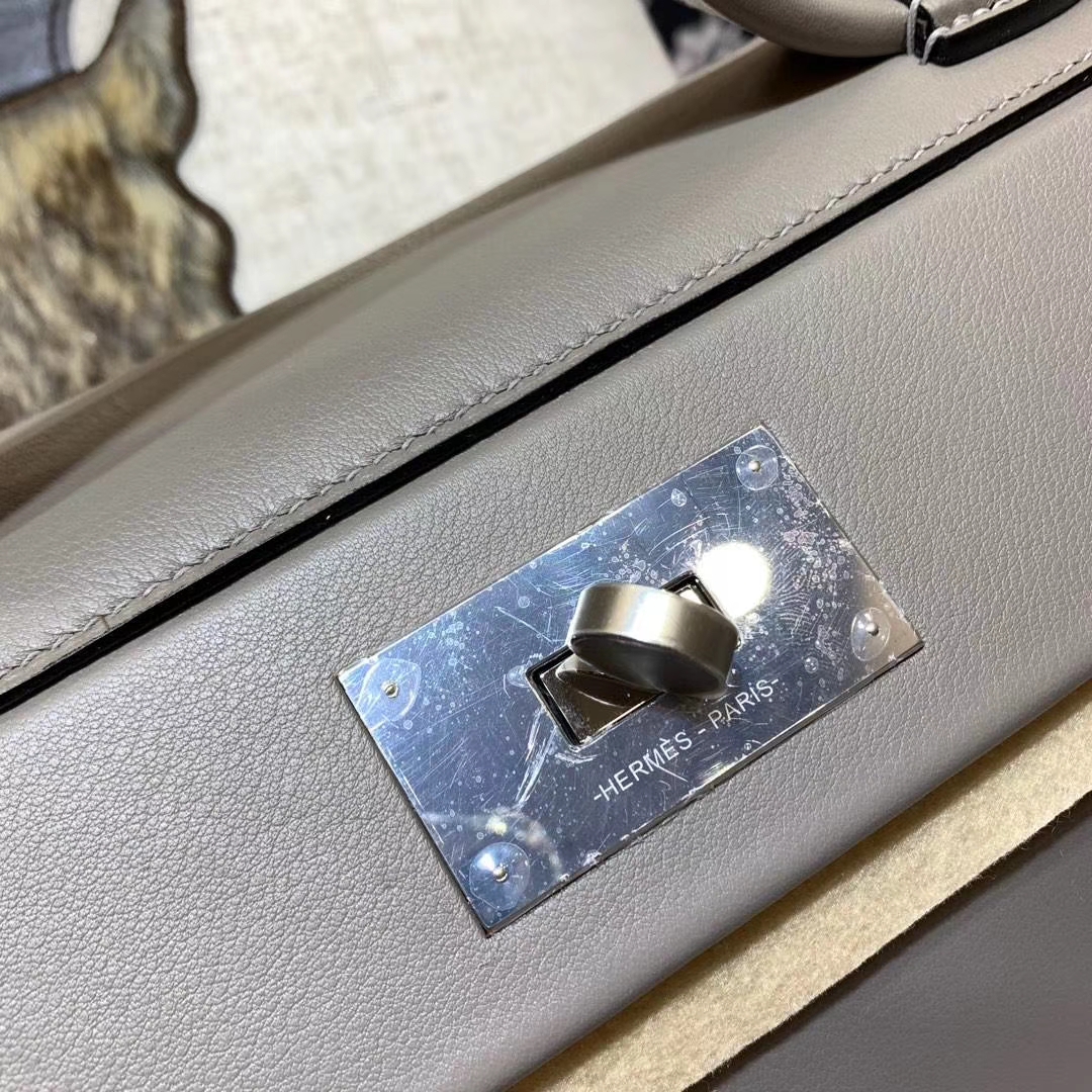 爱马仕女包价格 Hermes Kelly24-24 浅灰色Swift牛皮新款凯莉包 银扣